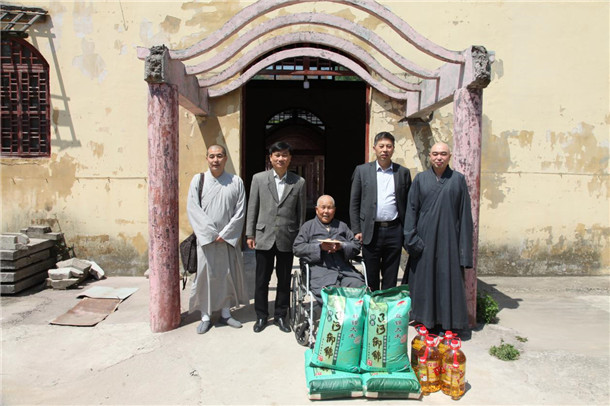 苏州市佛教协会走访慰问部分困难寺院