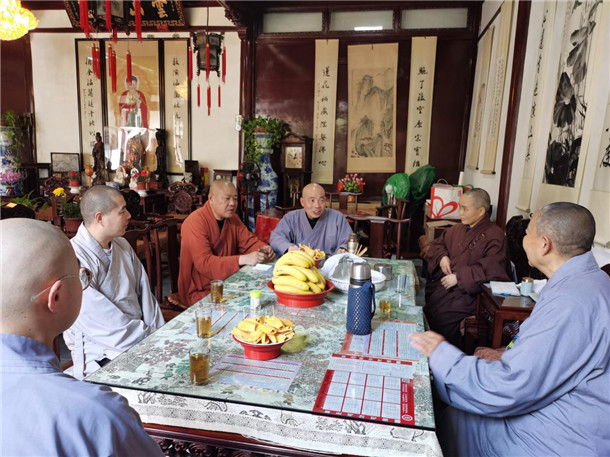 苏州市佛教协会走访慰问部分困难寺院